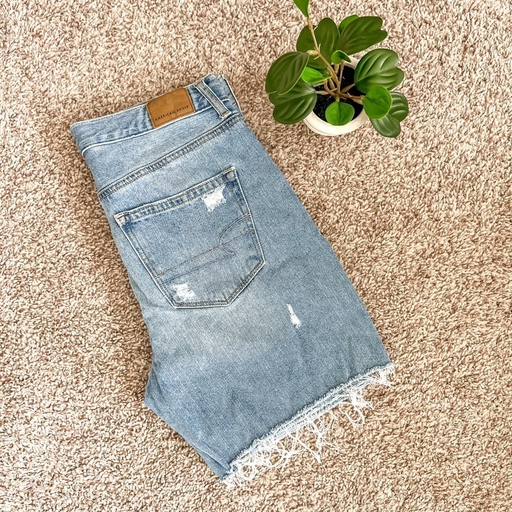 AEO Frayed Mom Jean Denim Shorts Sz 6
